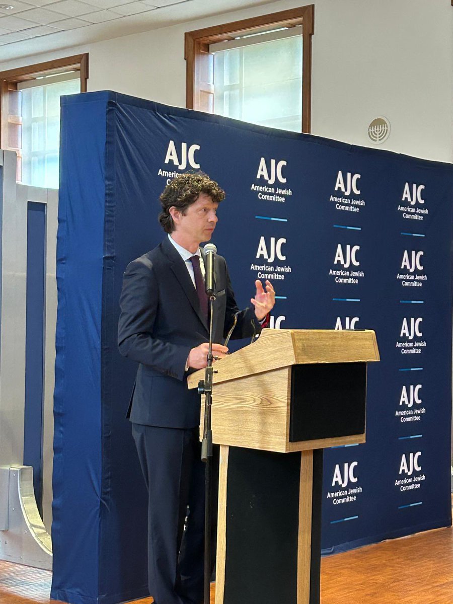 CZinNewYork's tweet image. 🇨🇿CG Kareš honored to receive the Steadfast Ally award at the 2025 AJC W/F Annual Meeting. Grateful for the valuable fireside chat of @JacobMagid,@TimesofIsrael on Middle East affairs. These 4 great years with @AJCGlobal partners reflect tireless work in combating antisemitism.