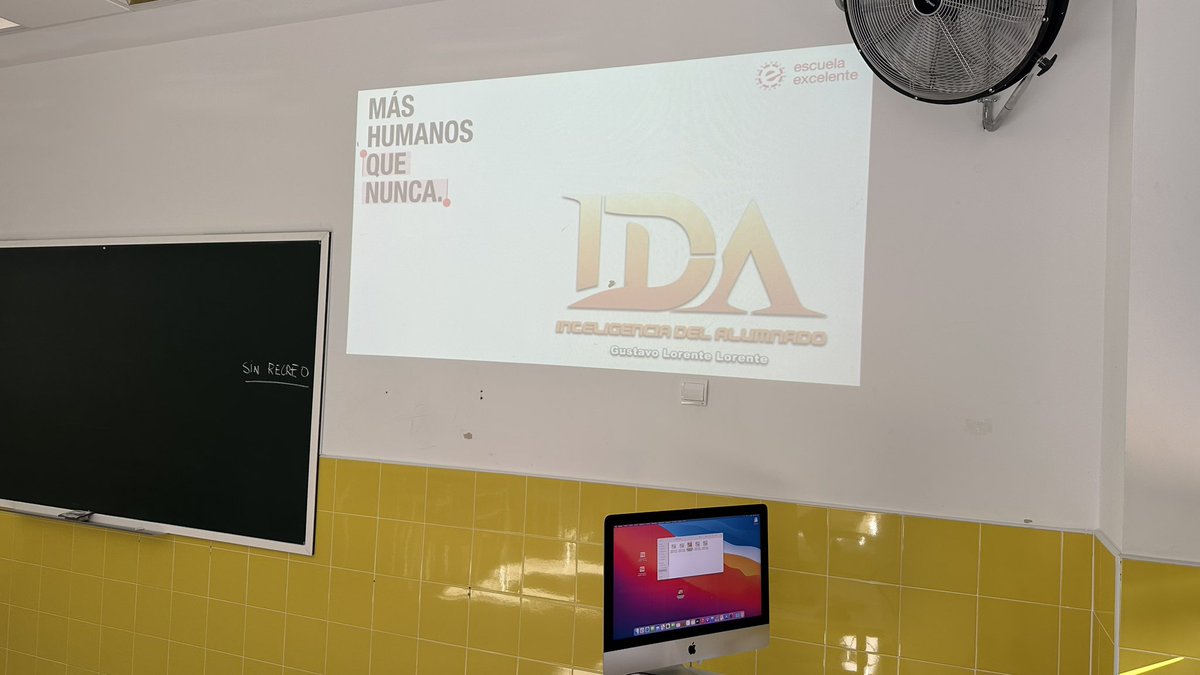 Gracias a <a href="/EExcelente/">Escuela Excelente (AMICE)</a> <a href="/rafadavilo/">Rafa Dávila</a> por contar conmigo en una jornada fantástica en el <a href="/colelitterator/">Colegio Litterator</a> rodeado de talleristas tops. Fantástica organización. Me lo pasado genial agitando neuronas y jugando con la IDA. Espero que lo hayan pasado bien #claustrovirtual #profesvitamina