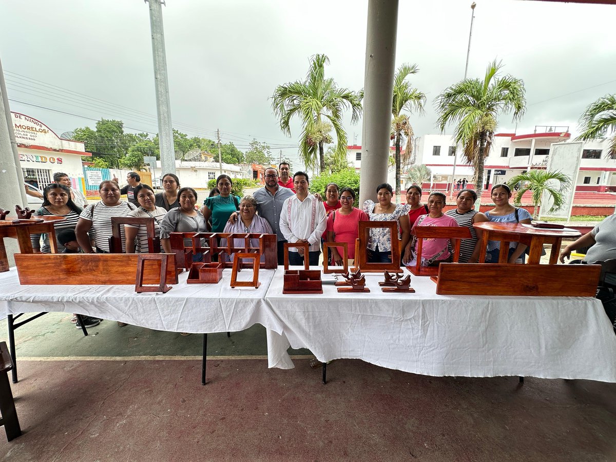 El día de hoy, nuestro titular el C.P. <a href="/egccontreras/">Enrique González C.</a> presente en la 𝗖𝗹𝗮𝘂𝘀𝘂𝗿𝗮 𝗲 𝗶𝗻𝗶𝗰𝗶𝗼 𝗱𝗲 𝗰𝘂𝗿𝘀𝗼𝘀 𝗱𝗲𝗹 𝗣𝗿𝗼𝗴𝗿𝗮𝗺𝗮 𝗖𝗮𝗽𝗮𝗰𝗶́𝘁𝗮𝘁𝗲 𝘆 𝗘𝗺𝗽𝗹𝗲́𝗮𝘁𝗲, en Kantunilkín, Lázaro Cárdenas. 
La clausura sumó un total de 80 beneficiarios.