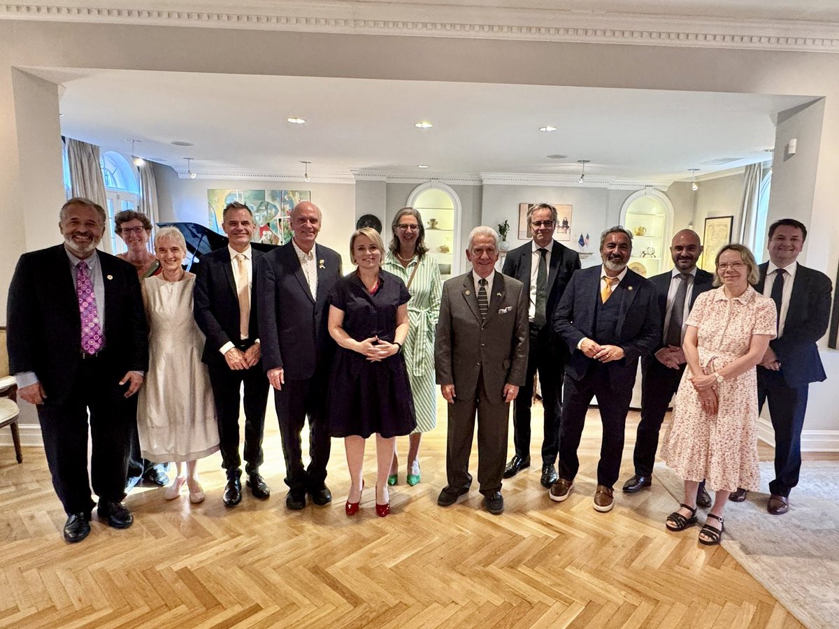 EUAmbUS's tweet image. With the number of global crises we face, the EU and US need each other more than ever. Grateful to have friends in Congress like those on the @HouseForeign Subcommittees on Europe & Indo-Pacific. Cheers to a lovely evening @RepBera @WilliamKeating @RepJuanVargas @RepJimCosta