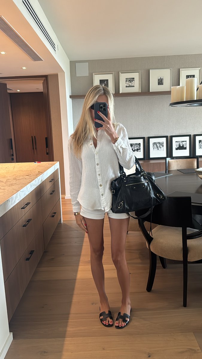 BrownLayla09's tweet image. Starting the day with a fresh look and good vibes!  #MorningStyle #ReadyForTheDay