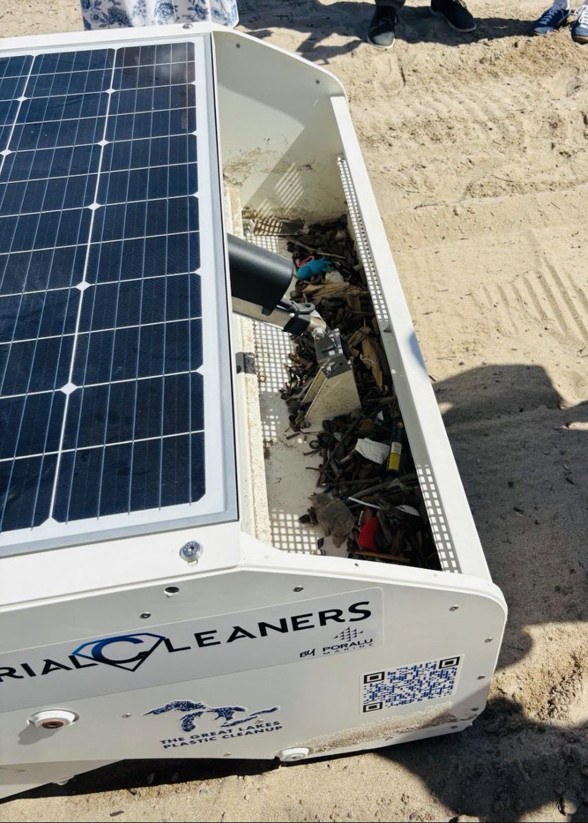 Thank you #GreatLakesPlasticCleanup and <a href="/PollutionProbe/">Pollution Probe</a> for your leadership in keeping our beaches clean with #BeBot, remote-controlled robot.
I joined <a href="/AndrewDowieMPP/">Andrew Dowie</a>, as he announced the partnership <a href="/ONgov/">Ontario Government</a> and #GreatLakesPlasticCleanupProject.
#UnSmokeCanada #youthforlakesimcoe