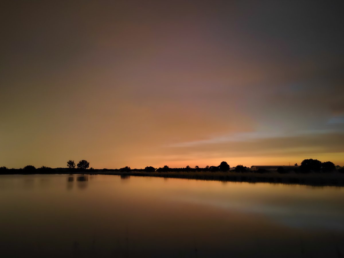 smartphone_astr's tweet photo. The pond at #Twilight, Pays de la Loire, #France by our member DAVY Davaille / #Honor70 #mobilephotography #nightskyphotography #AfterSunset #skyphotography https://t.co/23Y6HvkV9O