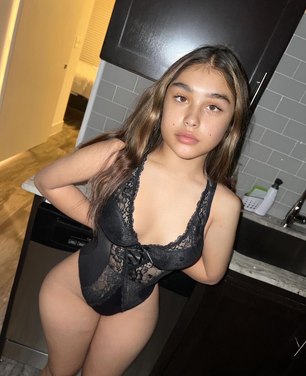 do u prefer photos📸 or videos🎥? ill send ur choice in dms
