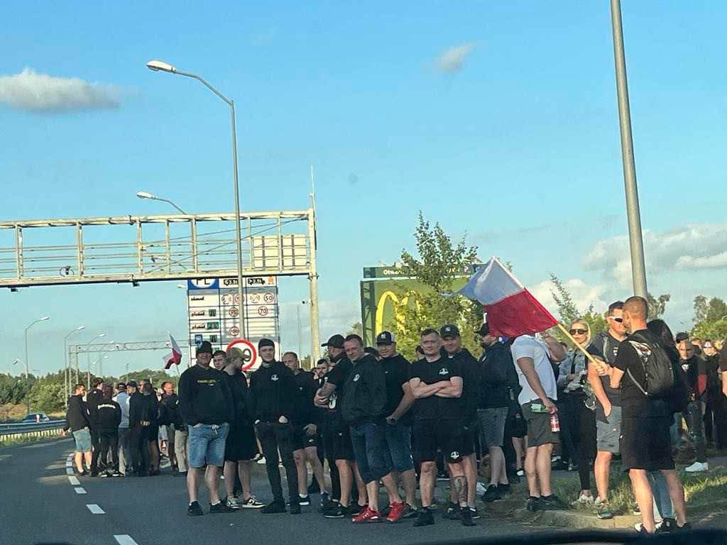 Dariusz Matecki (@dariuszmatecki) on Twitter photo Lubieszyn. Brawo patrioci Pomorza Zachodniego! Zostawcie lajka dla obrońców granic 👍🫡🇵🇱
#MasowaMigracja #RuchObronyGranic Lubieszyn. Brawo patrioci Pomorza Zachodniego! Zostawcie lajka dla obrońców granic 👍🫡🇵🇱
#MasowaMigracja #RuchObronyGranic