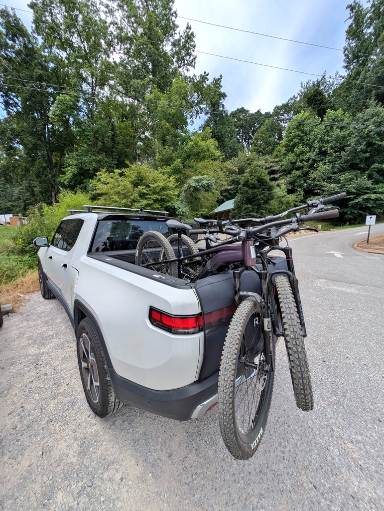 MissGoElectric's tweet image. Made some friends on the trail today 😍 @Rivian @AventonBikes