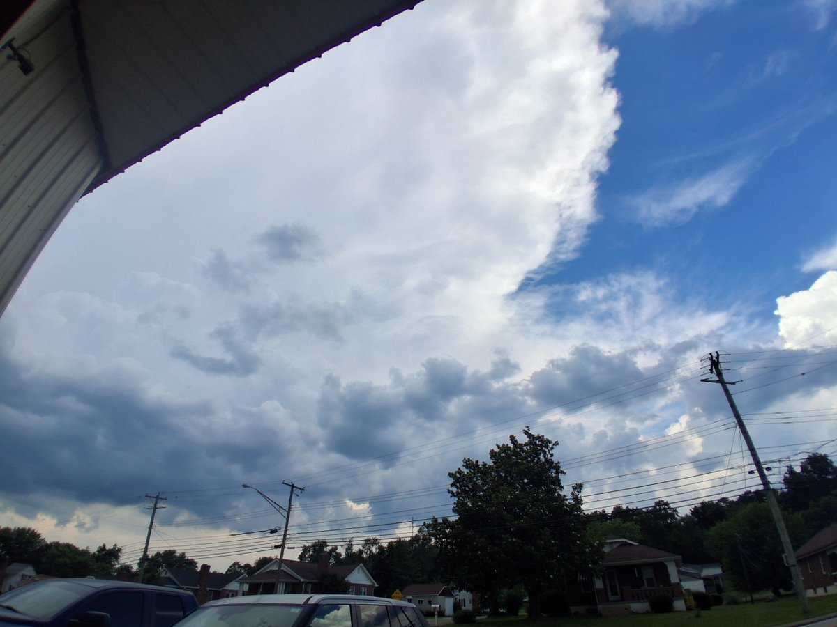 Dylan Mcvicker (@dylan_mcvicker) on Twitter photo Massive anvil with the cell approaching Somerset, KY 2:59pm <a href="/cjwxguy56/">Chris Johnson FOX 56 Weather</a> @nws Massive anvil with the cell approaching Somerset, KY 2:59pm <a href="/cjwxguy56/">Chris Johnson FOX 56 Weather</a> @nws