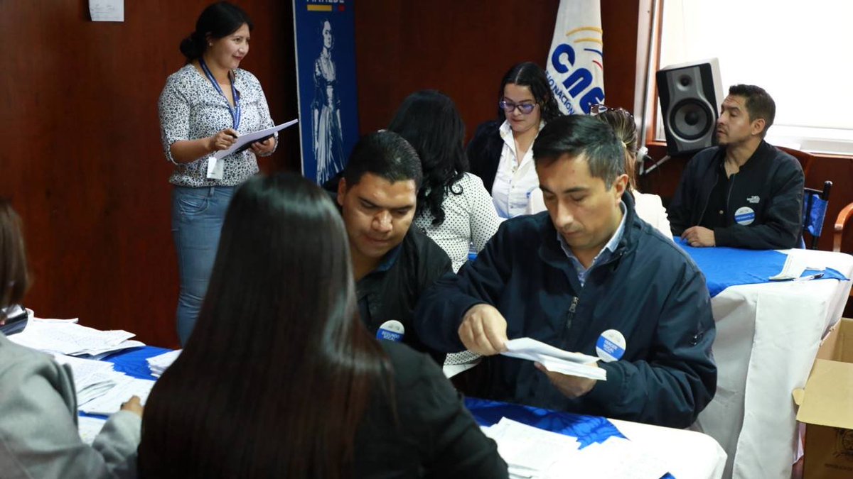 cnegobec (@cnegobec) on Twitter photo AHORA 📡
Con la presencia del consejero <a href="/jr_cabreraz/">José Cabrera Zurita</a>, se realizó un simulacro de escrutinio de actas para medir tiempos estimados previo a la #ElecciónSevillaDonBosco 🍃 en #MoronaSantiago. 🗳️ AHORA 📡
Con la presencia del consejero <a href="/jr_cabreraz/">José Cabrera Zurita</a>, se realizó un simulacro de escrutinio de actas para medir tiempos estimados previo a la #ElecciónSevillaDonBosco 🍃 en #MoronaSantiago. 🗳️