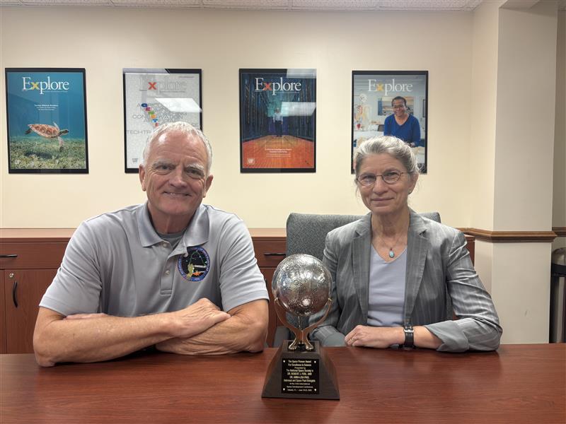 UFAstraeus's tweet image. We’re proud to share that Dr. Rob Ferl, Director of the Astraeus Space Institute, and Dr. Anna-Lisa Paul, Chair of the Astraeus Council, were awarded the Space Pioneer Award for Excellence in Science by the National Space Society. @UFexplore
