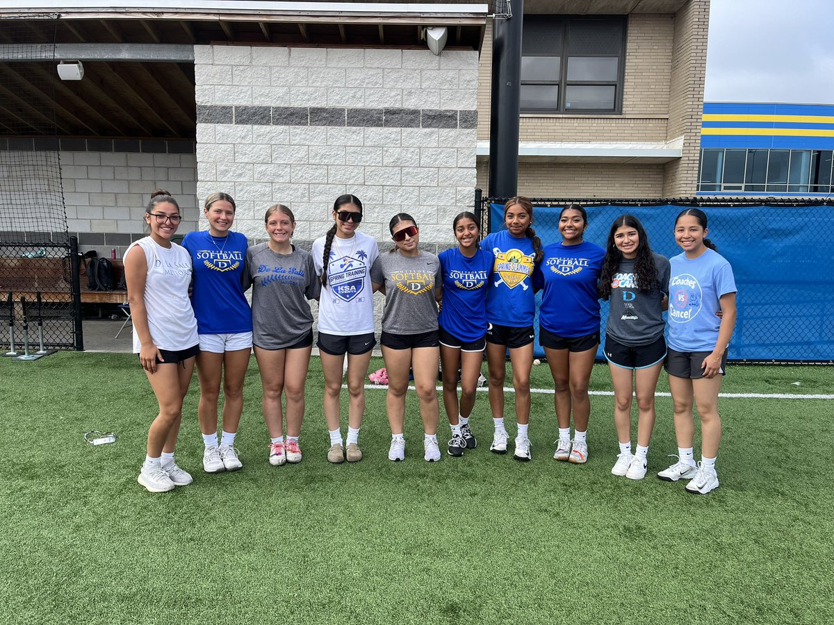 The best one yet! 💙🥎💛

Such a fun camp week with this amazing group of girls! A lot of hard work, smiles, laughs, competition &amp; ice cream! 

Shoutout to our high school girls &amp; alumni for always making sure our future Meteors truly feel at home once they step on campus!☄️