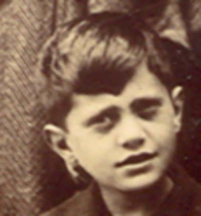 27 June 1934 | A Dutch Jewish boy, David Sanders, was born in Rotterdam.

In January 1943 he was deported to #Auschwitz and murdered in a gas chamber after the selection.
