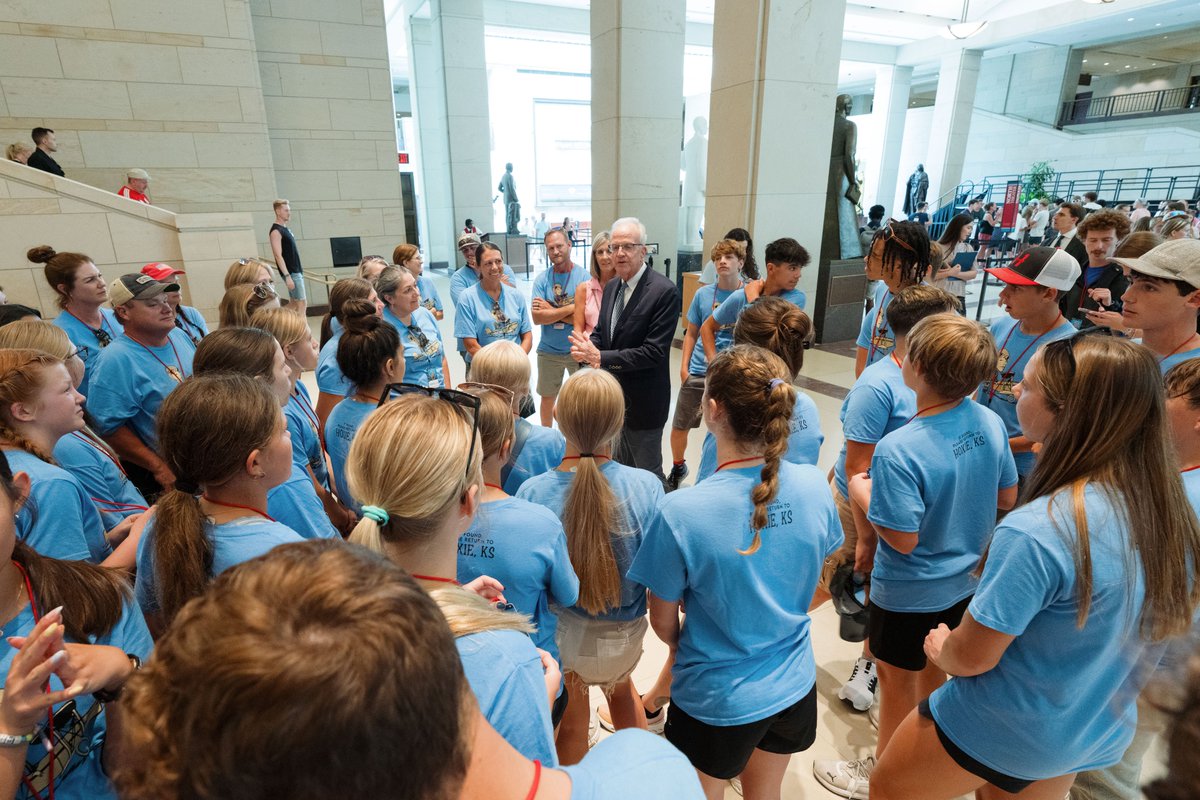 It was great meeting with students from Hoxie Jr/Sr High School this week while they were on a Capitol tour. We talked about what they are learning and how my own interest in public service began as a student from Plainville – not too far from Hoxie. Thanks for visiting with me,