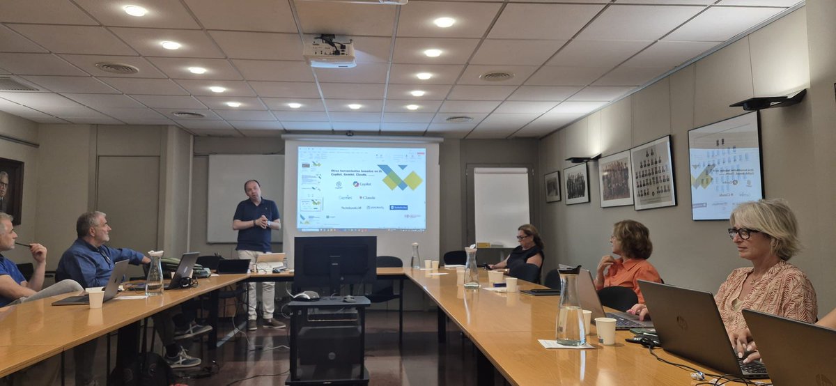CAFMadrid's tweet photo. #Formación Nuestro vocal @PabloAcerta ha impartido un taller sobre chatGPT en el @CAFbcn_lleida, de que han quedado encantados los miembros de su Junta de Gobierno y responsables del Colegio, y que próximamente impartirán a sus #AFColegiados. https://t.co/KltXsbRMyq