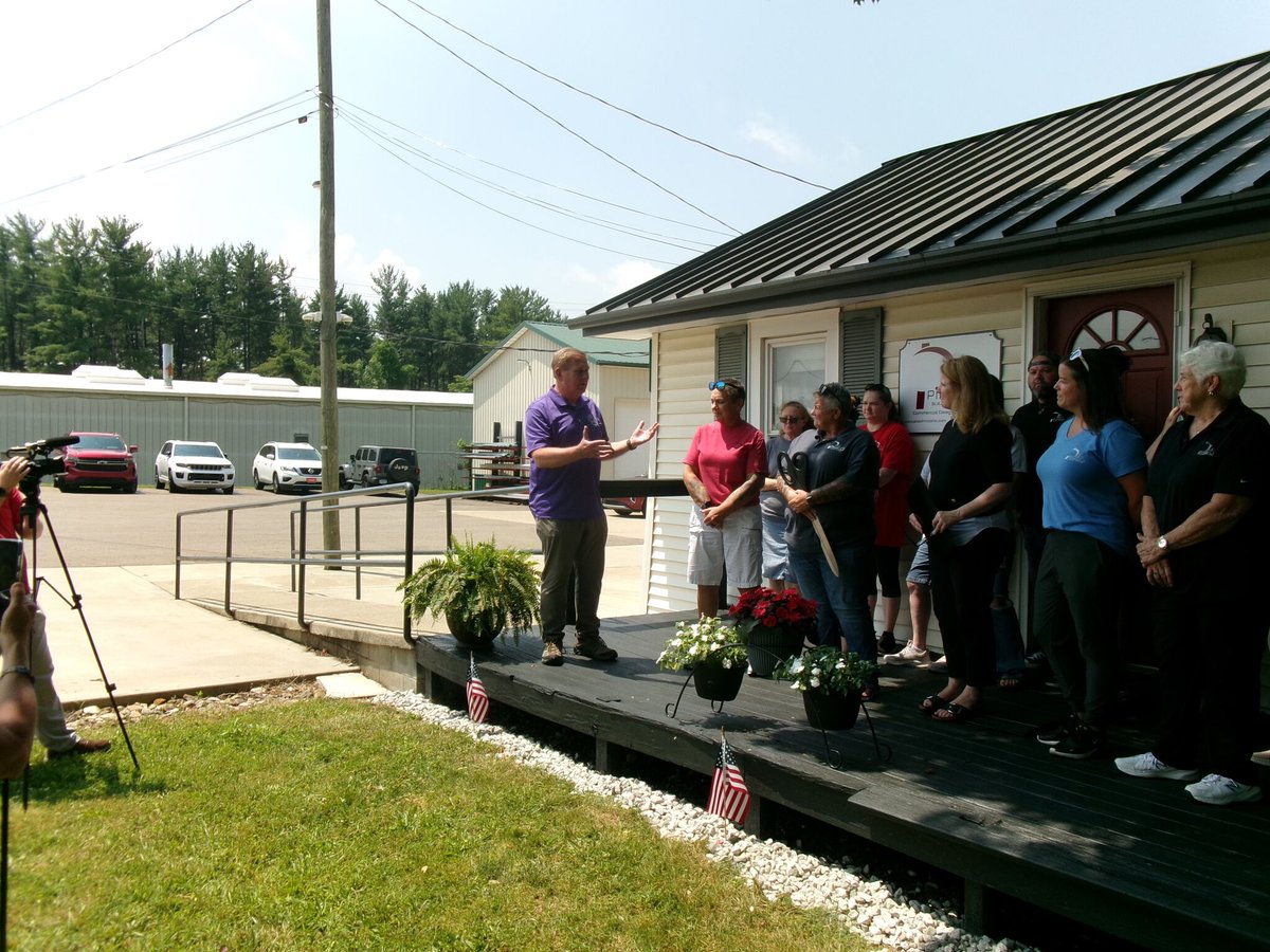 Pinnacle Building Services opened in Lexington, bringing 17+ years of commercial cleaning expertise to our region. #RibbonCutting