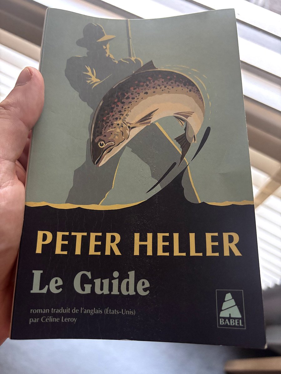 HolmesSherrinf1's tweet image. Je l'ai dévoré. Une bouffée d'air frais. Un cadre hydillique pour une jolie histoire d'amour balbutiante et du suspense bien mené. Que demander de plus ? Sans doute une fin moins baclée. Quand on cisaille de beaux personnages, on ne les quitte pas en 4 pages de fausse pudeur.