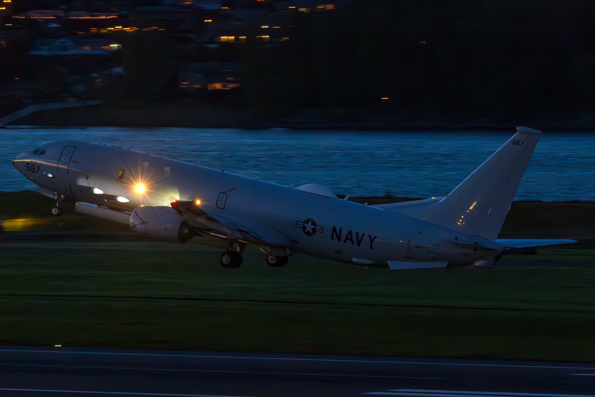 LAXSPOTTER97's tweet image. Last post from their visit to PDX.
SHINER72 heading out to the Pacific.