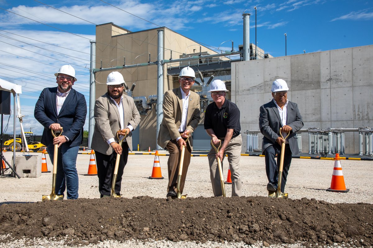 ComEd's tweet image. Today we broke ground on the expansion of our transmission substation in Elk Grove Village! This project will boost transmission capacity and enhance our best-in class reliability for businesses across the growing northwest suburban corridor and the greater Western O’Hare region.…