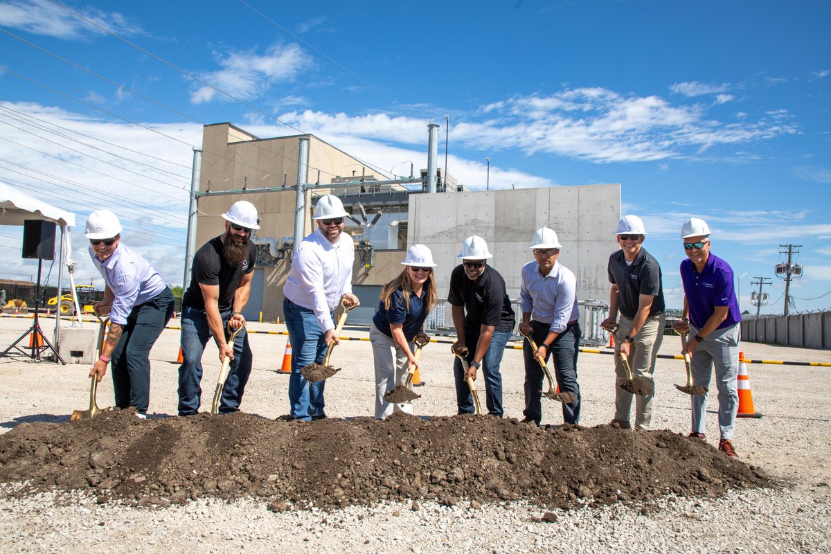 ComEd's tweet image. Today we broke ground on the expansion of our transmission substation in Elk Grove Village! This project will boost transmission capacity and enhance our best-in class reliability for businesses across the growing northwest suburban corridor and the greater Western O’Hare region.…