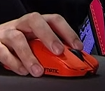 O <a href="/tatulol_/">FURIA Tatu</a> simplesmente lançou o mouse da <a href="/FNATIC/">FNATIC</a>, maior rival da <a href="/G2League/">G2 League of Legends</a> 😂