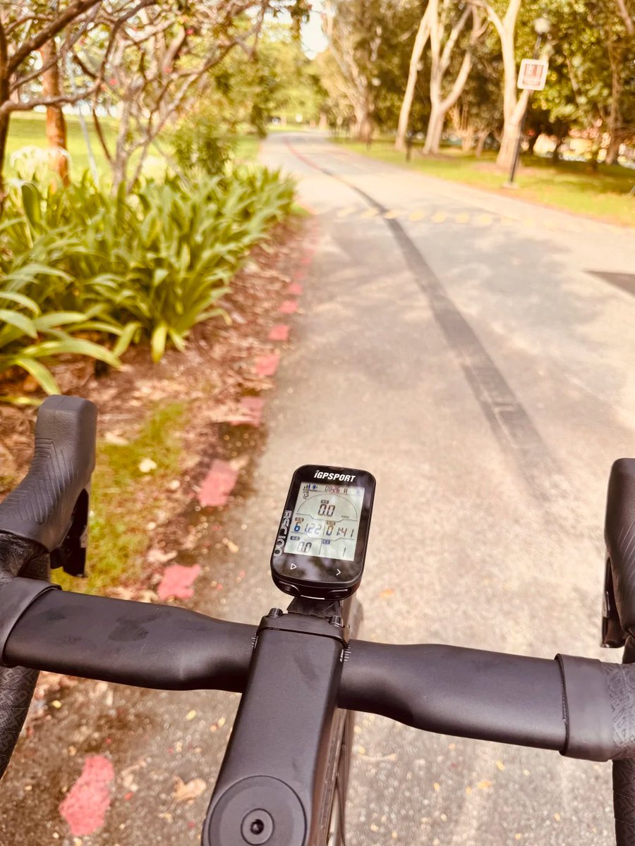 Riding in the morning breeze and watching the city slowly wake up 🌇🚴‍♀️ is the freest and most sober moment of the day.