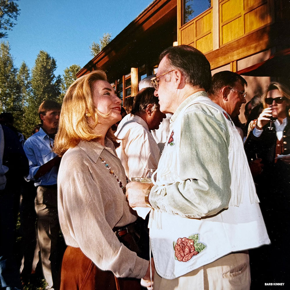 HillaryClinton's tweet image. I'm saddened by the passing of Rep. Pat Williams, an old friend and dear former colleague. He believed government could be a force for good, and he proved it could be.
I'm thinking today of his family and everyone who loved him in his beloved home state of Montana and beyond.