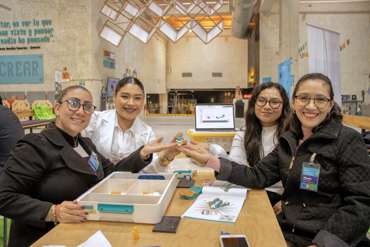 SoyRobotiX's tweet image. Realizamos nuestro 1er Encuentro de Soluciones Educativas para Educación Especial.

Compartimos propuestas que impulsan el aprendizaje y la inclusión en el aula. 🌍📚

¡Gracias a todas y todos quienes nos acompañaron en esta jornada! 🙌