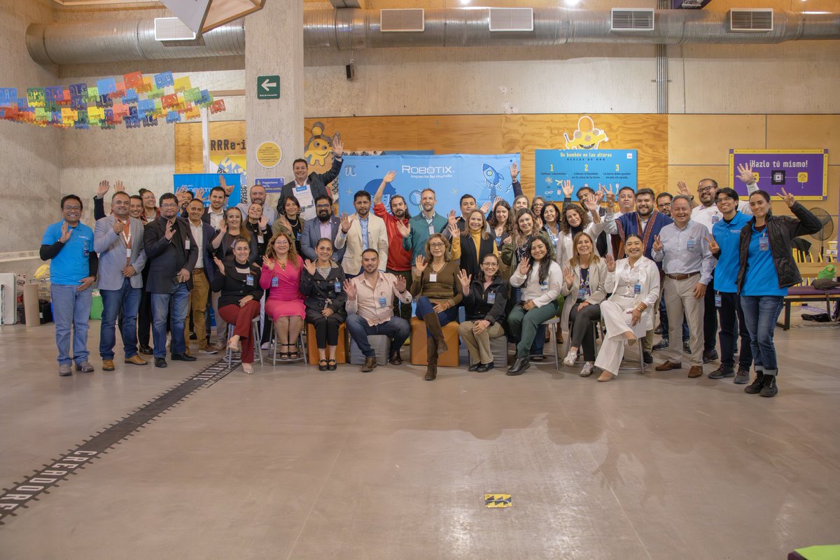 SoyRobotiX's tweet image. Realizamos nuestro 1er Encuentro de Soluciones Educativas para Educación Especial.

Compartimos propuestas que impulsan el aprendizaje y la inclusión en el aula. 🌍📚

¡Gracias a todas y todos quienes nos acompañaron en esta jornada! 🙌