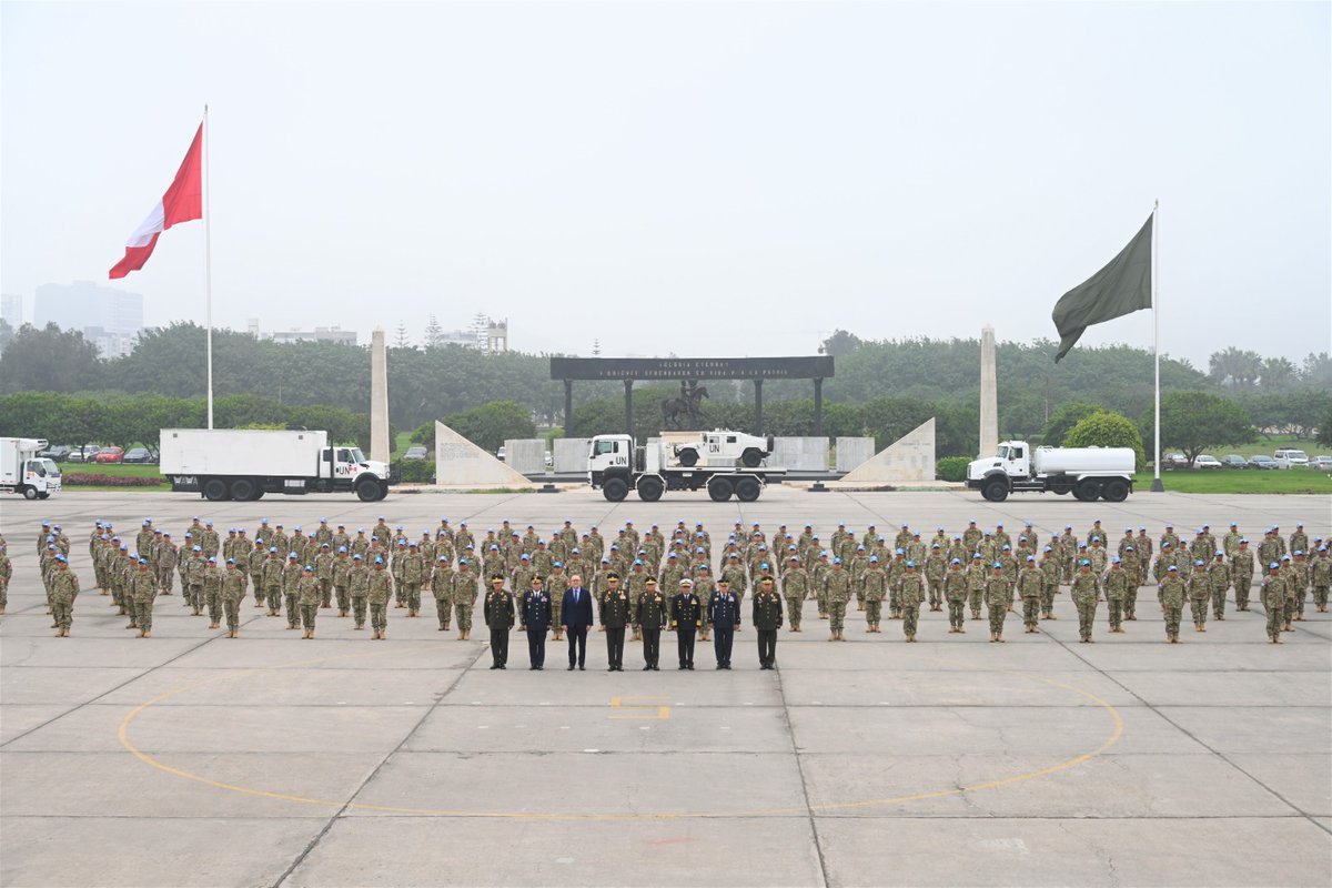 #LIMA│En el Cuartel General del Ejército, se llevó a cabo la emotiva ceremonia de despedida del X Contingente de la Compañía de Ingeniería Perú. Este grupo, conformado por 220 efectivos militares del Ejército, Marina de Guerra y Fuerza Aérea, entre hombres y mujeres. #NDP
