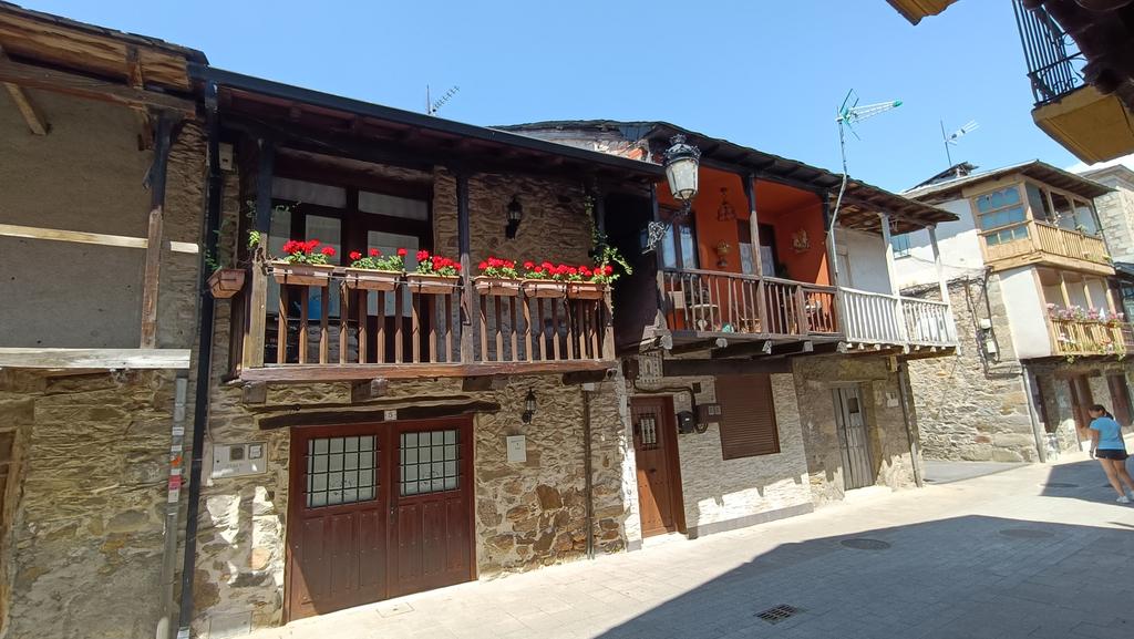 Los corregrinos dejan atrás la Cruz de Ferro, Molinaseca y están a punto de llegar a Ponferrada.
#ASCCXV #leonesp