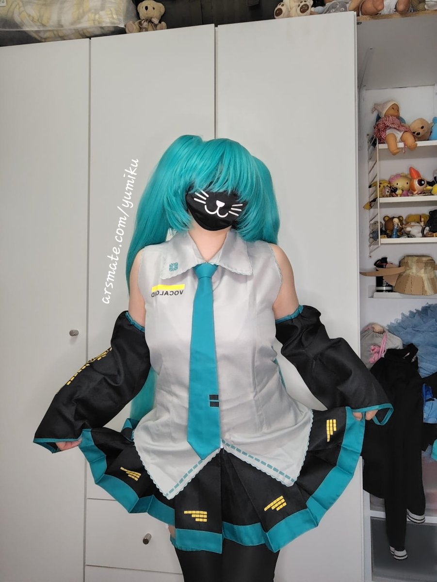 En esta fría tarde les traigo unas nuevas fotos de #HatsuneMiku . Lleguemos a 25rt y 50fav y subo unas más sexys
.
#cosplay #thighs #chicaotaku #otaku #初音ミク #コスプレ #geek #friki