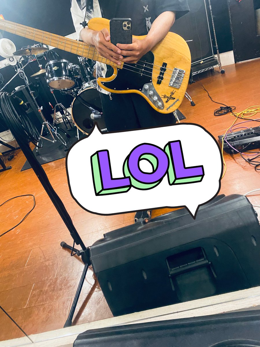 pomchon3696's tweet photo. 久しぶりにベース触りに来た https://t.co/HNb09agPMw