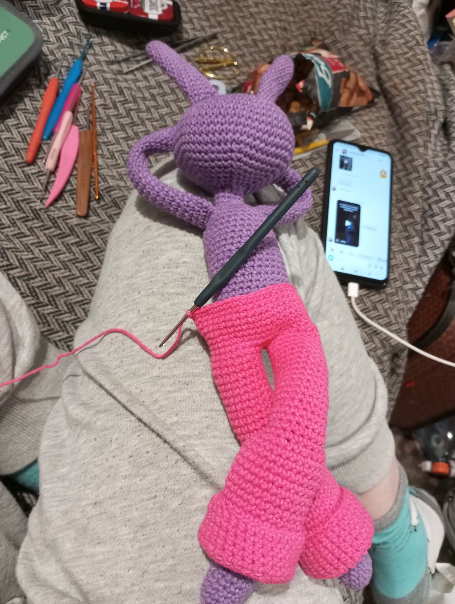 Потихоньку обрастает штанами