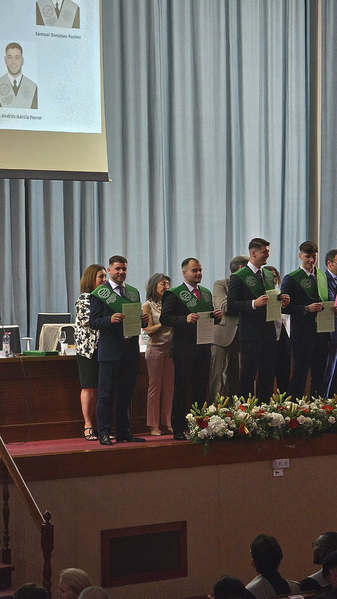 Jaime_GF00's tweet photo. Conseguido 🎓💪 https://t.co/YHDwnOTklF
