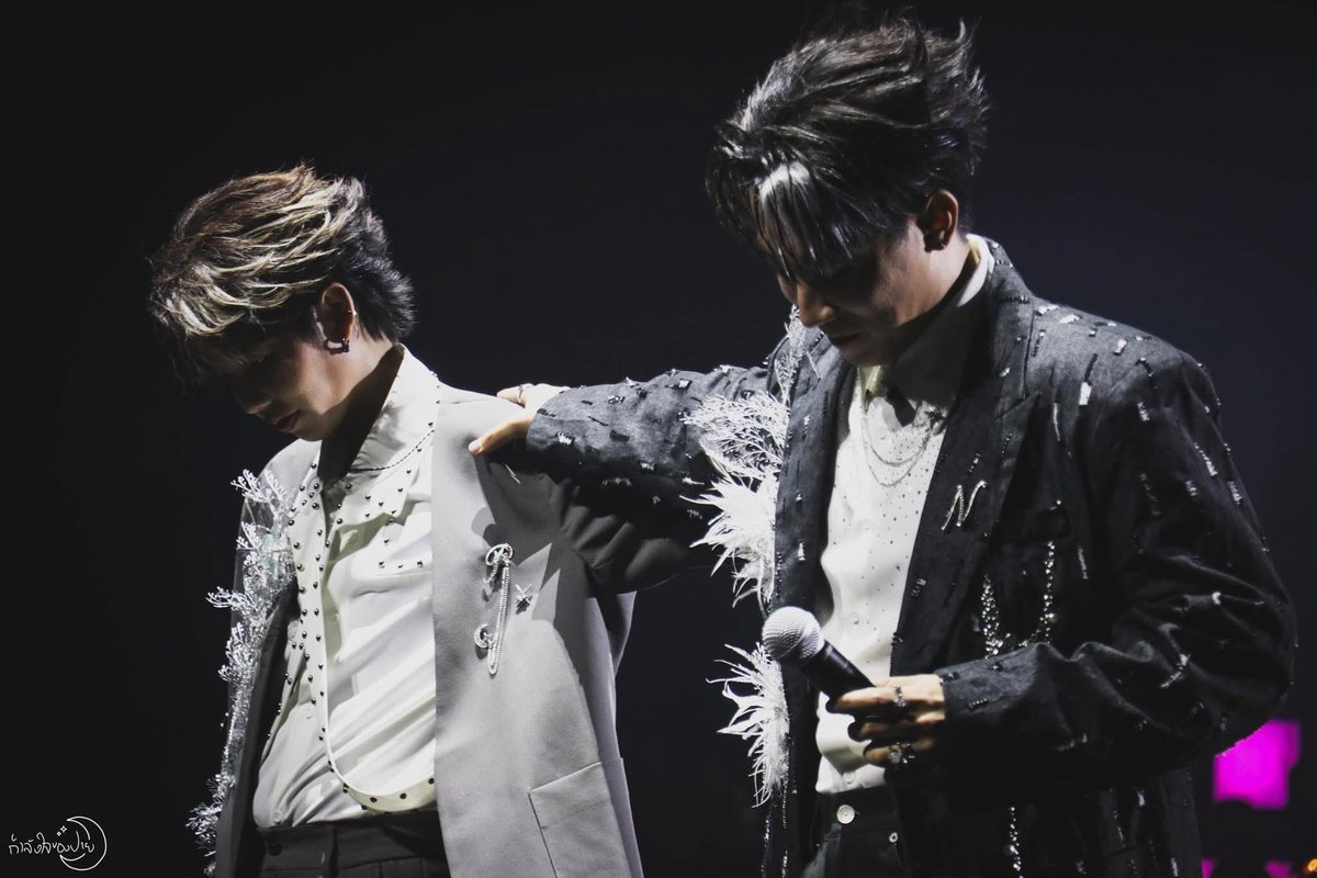 lalaloy8888's tweet photo. คงไม่พูดว่า “จับมือกันแน่น ๆ นะ” 🤝

เพราะเชื่อว่ายังไงนุ๊กปายก็ไม่มีทางปล่อยมือ
กันอยู่แล้ว และตลอดไป😚🥰💛💚🦈🐳

5TH FANMEETING OCEANOFLOVE
#รักนะต้าววาฬ_5thFMwithNookPai
#นุ๊กปาย #นุ๊กธนดล #ป๊ายปายโอริโอ้ https://t.co/20ZFG601Ee