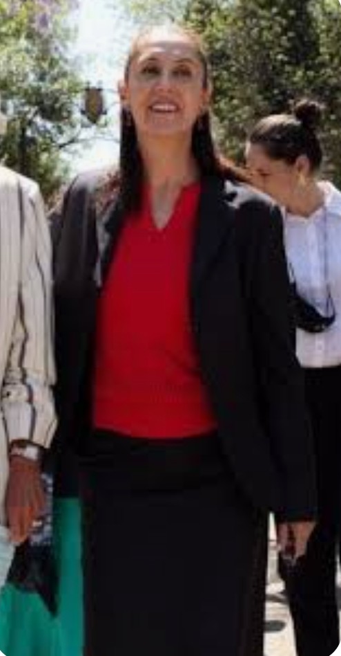 Vamos aventarnos una encuestita de fin de semana.🥳

De una buena vez, a ver de cual cuero salen más correas.😅 

Quien fue o es mejor Presidente? 

Felipe Calderón o claudia sheinbaum? 

FELIPE CALDERON  - 🔁

CLAUDIA SHEINBAUM  - ♥️ 

VOTEN 👇 🙋🏼‍♀️