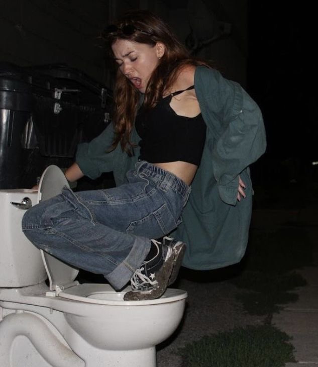 goddesschisa's tweet photo. What do you wanna lick more freak? The bottom of my stinky dirty shoes or this nasty toilet I found? 

catfish findom paypig cuck domme findomme spoiled brat college brat footslave humanatm cashcow Katie Douglas https://t.co/xclKagLbie