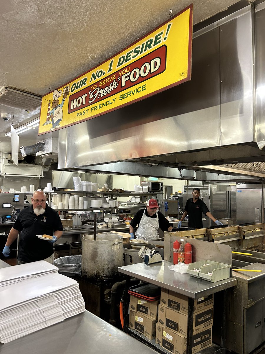 bensbiz's tweet image. The Beacon Drive-In, where “Food is always good.” A Spartanburg institution since 1946.