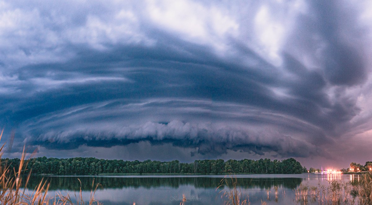 MeteoWlkp's tweet image. Jeszcze kilka zdjęć z przepięknej, ale i niszczącej superkomórki burzowej nad Jeziorem Kórnickim 26.06.2025.