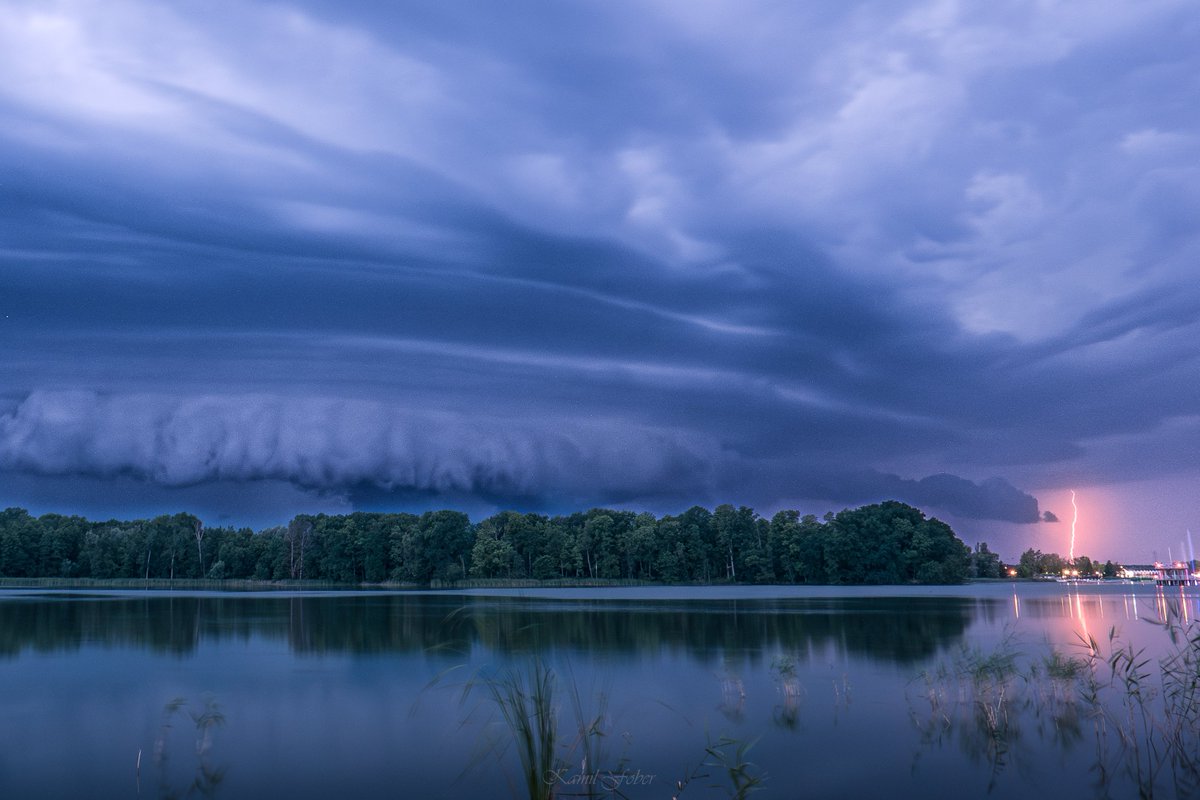 MeteoWlkp's tweet image. Jeszcze kilka zdjęć z przepięknej, ale i niszczącej superkomórki burzowej nad Jeziorem Kórnickim 26.06.2025.