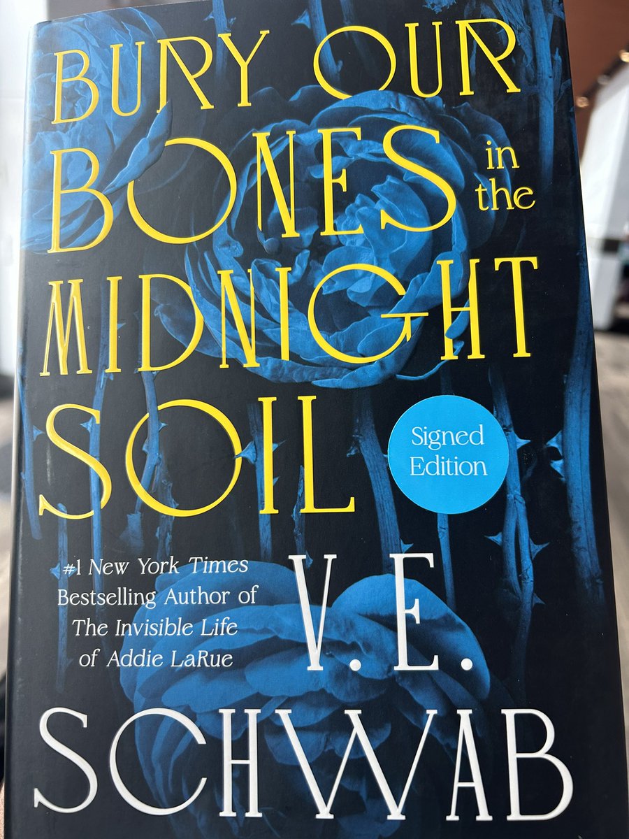 PipkinsJoshua's tweet image. Found something at the airport..
#books #booksigning #WritingCommunity
