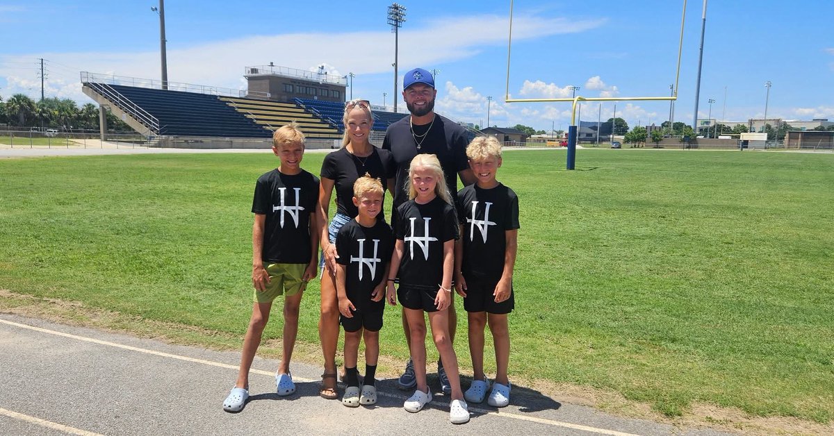 We are THRILLED to welcome ERIK HARRIS as our new Head Football Coach!
✨ NFL veteran with stops in New Orleans, Oakland, Atlanta, and Philadelphia
✨ Bringing championship-level experience to Gulf Breeze
✨ Ready to develop our young Dolphins into champions on and off the field