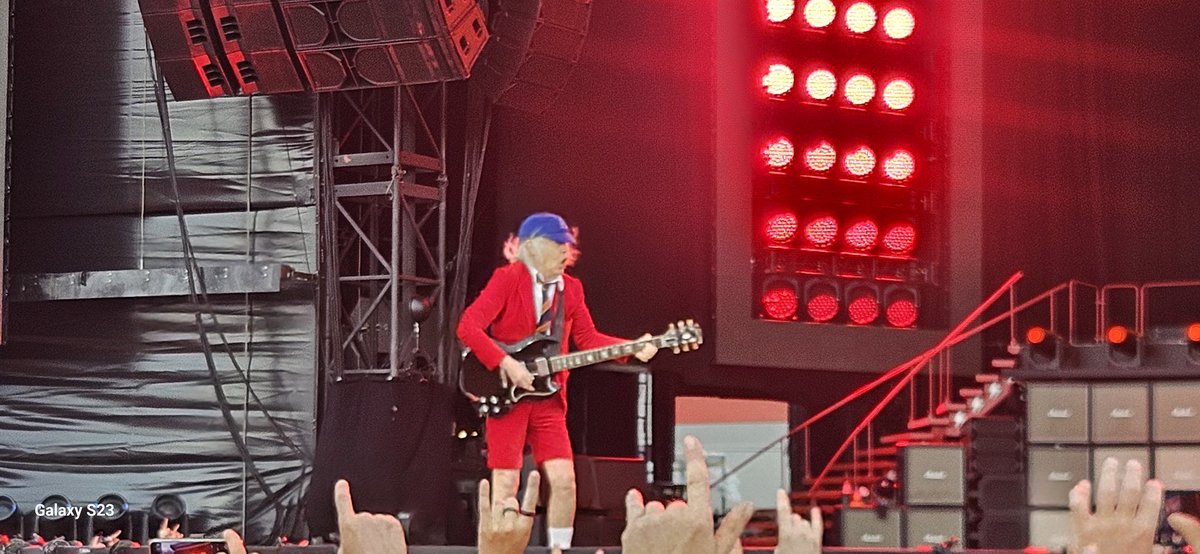 PlunkettTreanor's tweet photo. #prague #PWRP @acdc 
Probably one of the best shows to date.🤟
#acdctour https://t.co/hKdToHvBVq