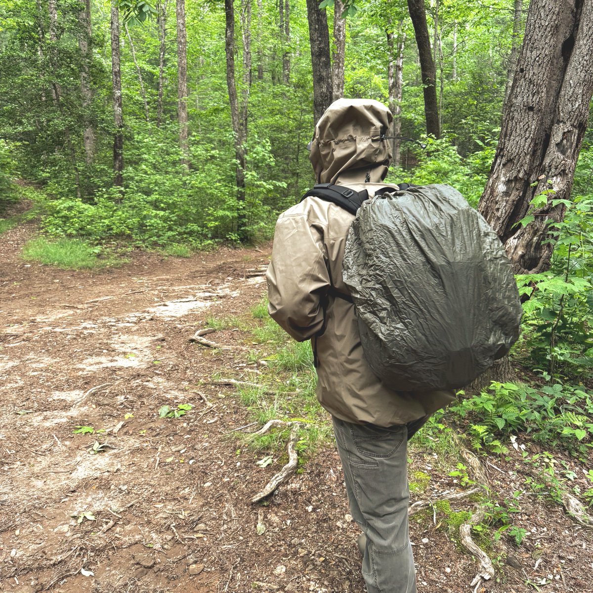 Lite_Fighter's tweet image. LiteFighters know: A dry backpack is a happy backpack. 😊🎒 Our pack rain covers are built tough, just like you. Don&apos;t let wet gear weigh you down on your next adventure. *Coming Soon* #LiteFighter #AdventureReady #BackpackEssentials