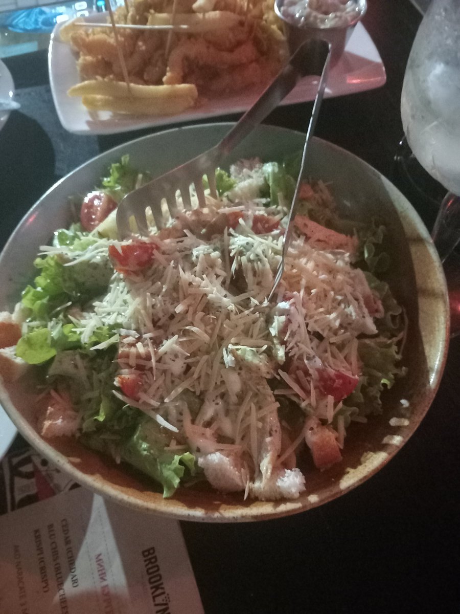 И влегов на салатава ко да нема утре 🙂