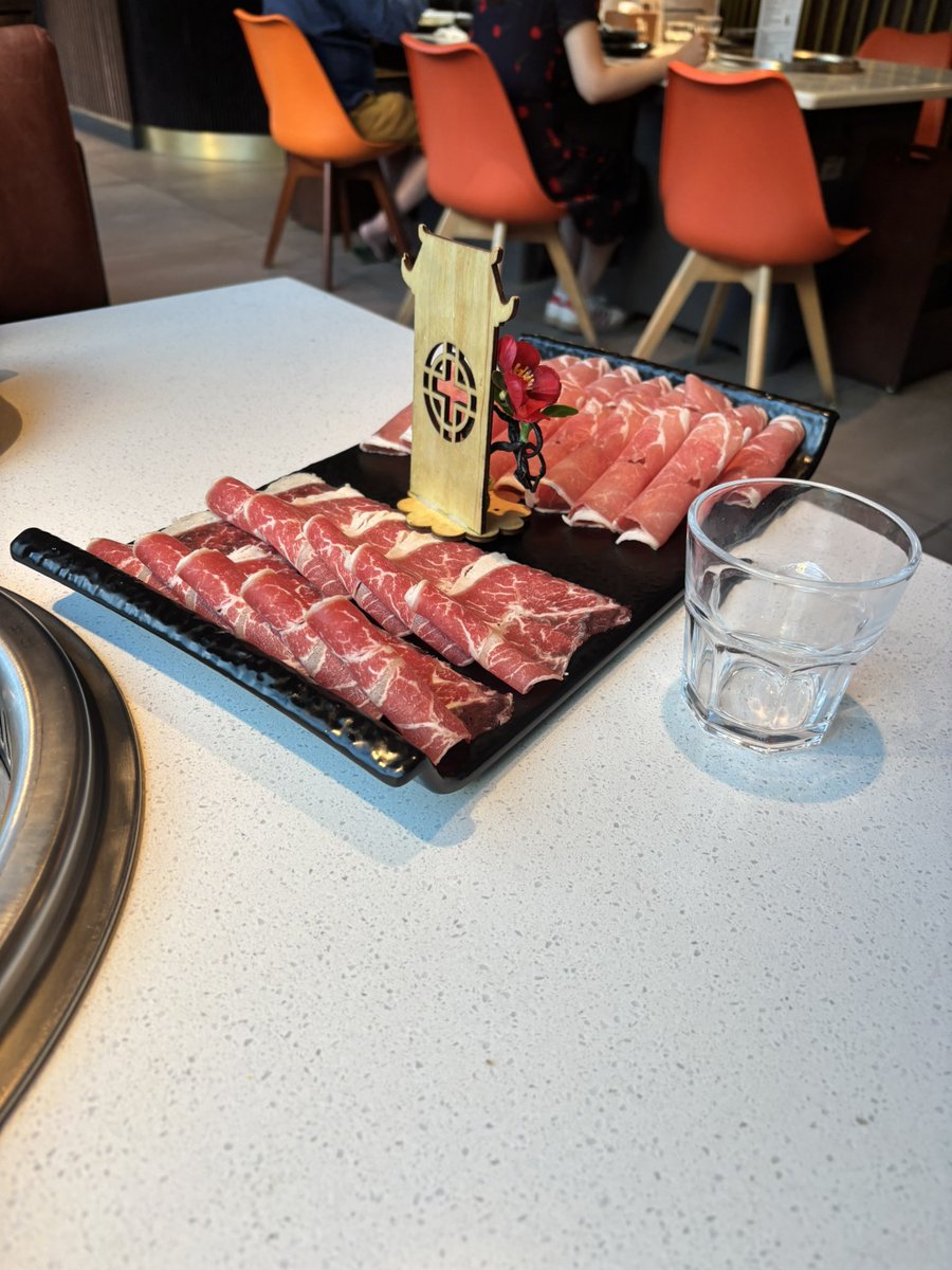 esztilw's tweet photo. Happy Lamb at Bayswater London #HappyLamb https://t.co/k0tkhdSJpf