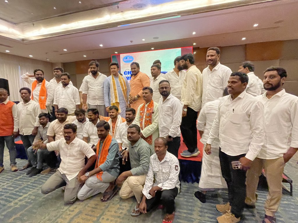 Yesterday was truly a memorable day.
It was an honour and a privilege to meet the National Youth President of Bharatiya Janata Yuva Morcha and the dynamic Member of Parliament, Shri Tejasvi Surya Garu, at Daspalla Palace, Visakhapatnam.

We also had the opportunity to engage in