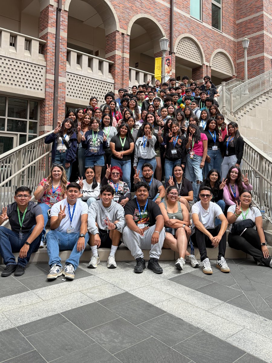 USCRaceEquity's tweet image. 📚 This June, 80 high schoolers—children of migrant farm workers—joined us at USC for a powerful week of math, leadership, and belonging. In a time of rising exclusion, we’re building resilience, identity &amp;amp; hope. 💪🏽✨ #EquityInAction #USC #FutureLeaders #EducationMatters