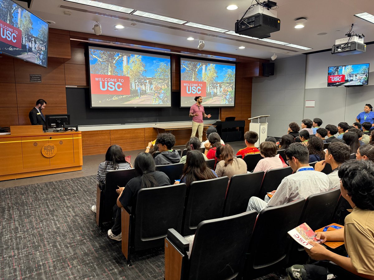 USCRaceEquity's tweet image. 📚 This June, 80 high schoolers—children of migrant farm workers—joined us at USC for a powerful week of math, leadership, and belonging. In a time of rising exclusion, we’re building resilience, identity &amp;amp; hope. 💪🏽✨ #EquityInAction #USC #FutureLeaders #EducationMatters