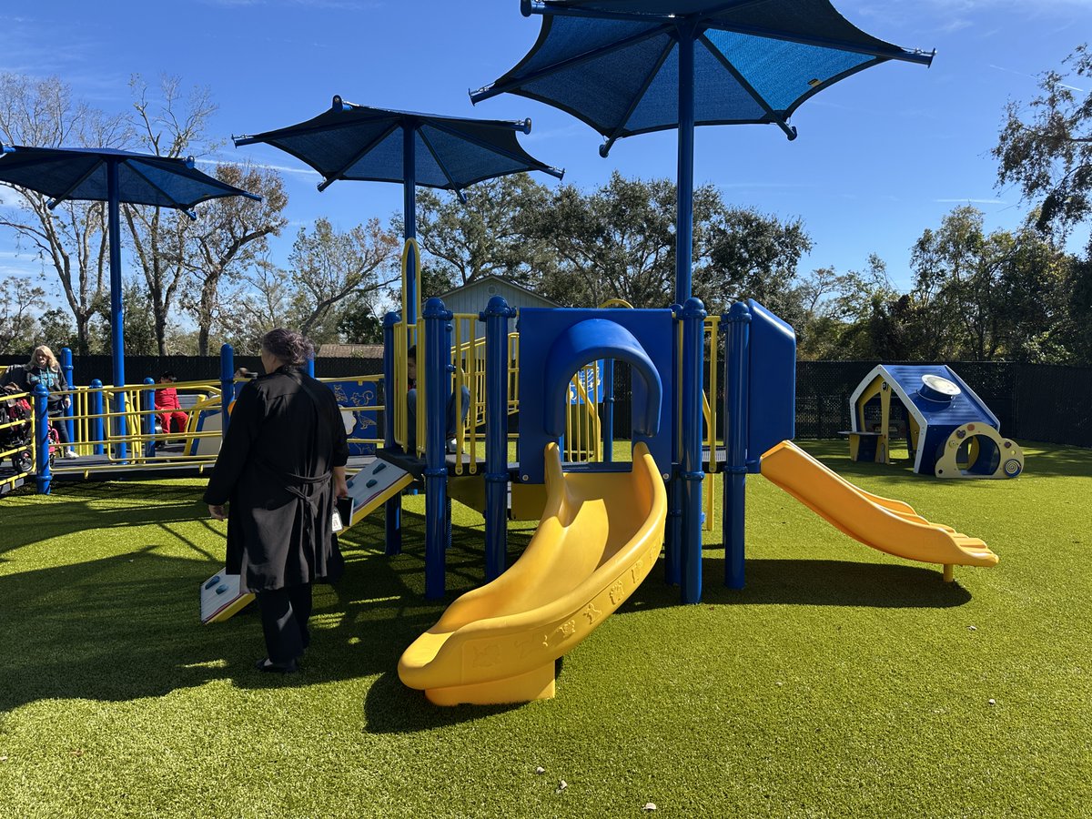 BuildingWingsCo's tweet image. Learning happens everywhere—especially outside! 🌞 From slides to shared reading, the playground is full of fun + communication.
How are you getting outside with your learners? 🛝📚💬 #OutdoorLearning #LearningThroughPlay #BuildingWings
