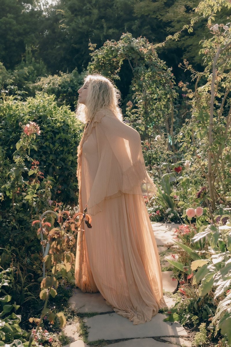 glenchevannes's tweet image. Very excited to receive @BarbraStreisand’s new album “The Secret of Life” Partners Volume 2 today. This is Barbra’s 37th studio album & a cozy, comforting audible hug from a parade of familiar friends including Paul McCartney, Josh Groban & Ariana Grande. Get your copy now!
